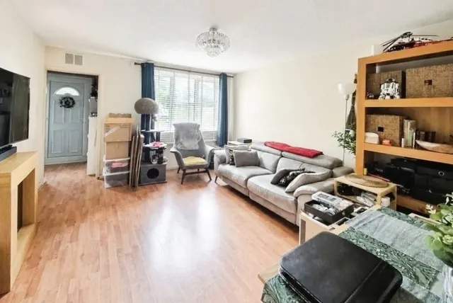Juniper, Bracknell, RG12, photo 2