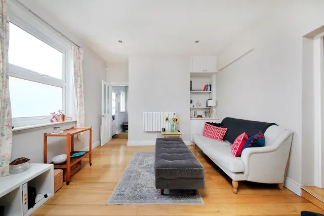Earlsfield Road, Wandsworth, SW18, photo 1