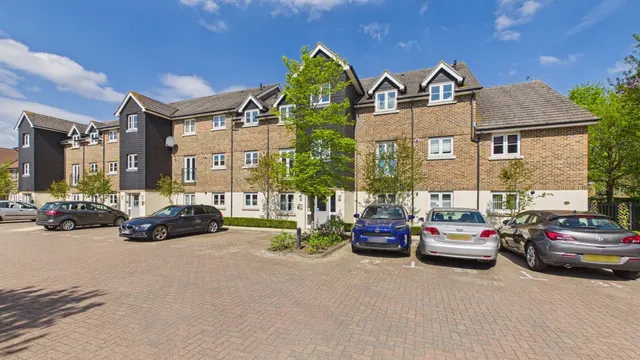 Scholars Walk, Farnborough, GU14, photo 1