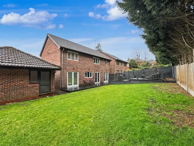 Ringley Chase, Whitefield, M45, photo 3