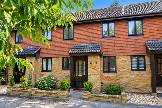 Oakridge, Woking, GU24