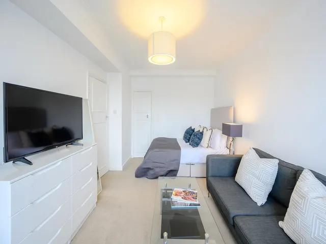 Photo 3 — Studio Apartment To Let, Hill Street,...