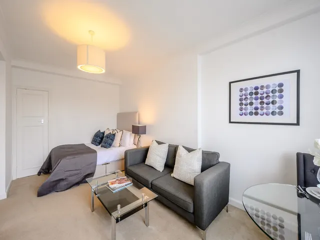 Photo 2 — Studio Apartment To Let, Hill Street,...