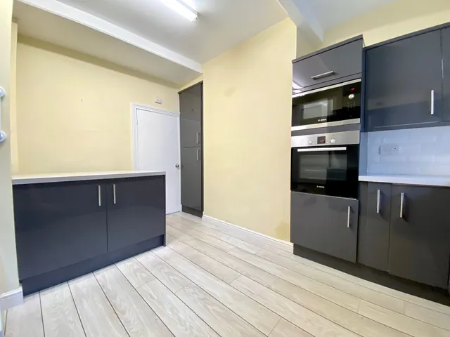 Penistone Road, Kirkburton, HD8, photo 3