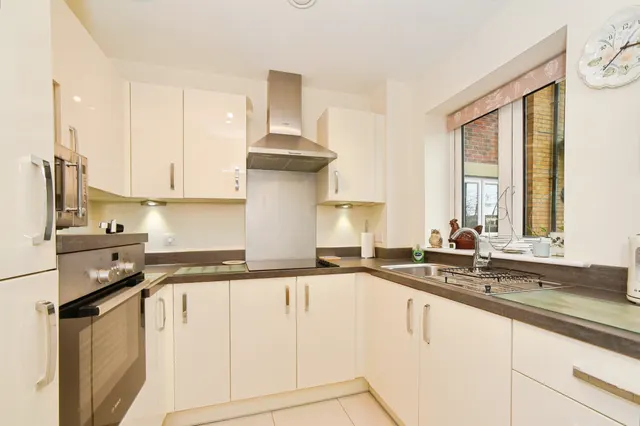 Moormead Road, Wroughton, Swindon, photo 1