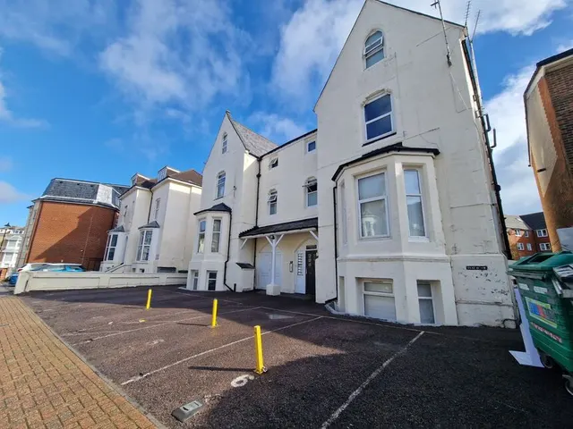 Alhambra Road, Southsea, Hampshire, PO4, photo 1