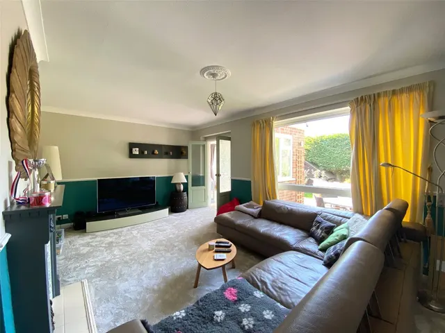 Boulthurst Way, Oxted, RH8, photo 3