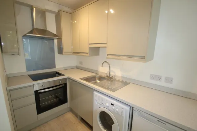 High Street, Woking, GU21, photo 1