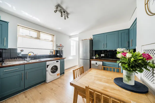 Photo 3 — Flat 1, 35 Westbere Road, London