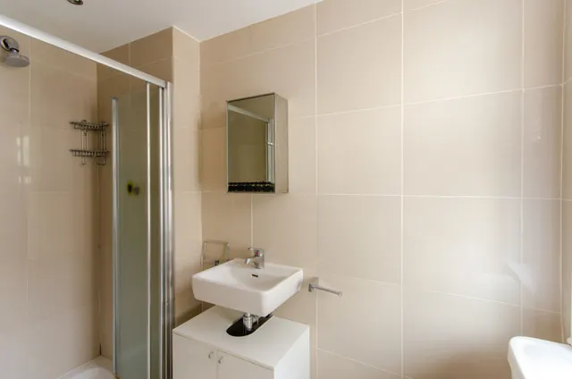 Photo 3 — Flat 2, 108 Ballards Lane, London