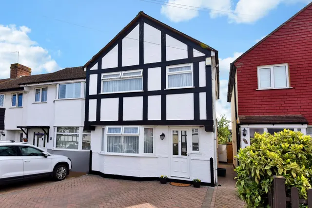 Photo 3 — Merrilands Road, Worcester Park, Surrey, KT4