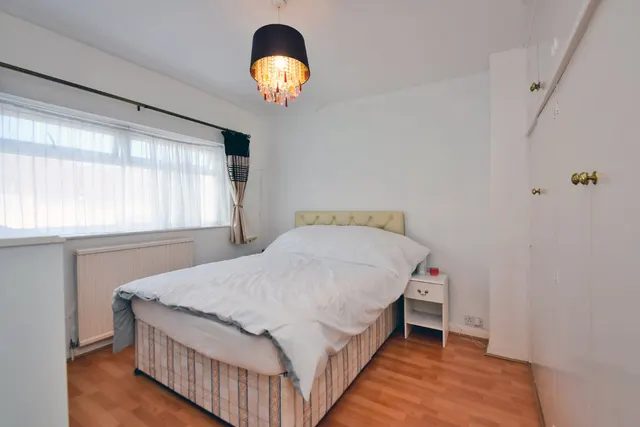 Photo 2 — Merrilands Road, Worcester Park, Surrey, KT4