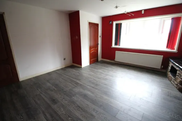Photo 3 — Glendon Court, Oldham, OL1