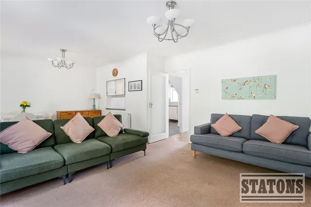 Photo 3 — Vincent Close, Barnet, EN5 5NR