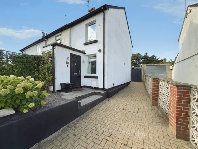 Lower Farnham Road, Aldershot, GU12, photo 1