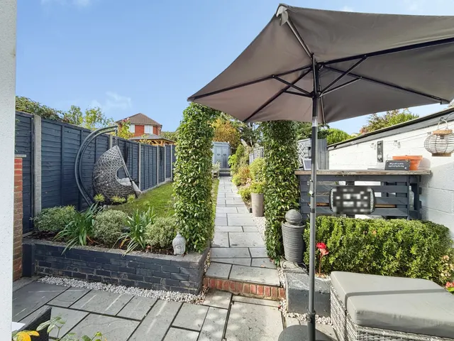 Lower Farnham Road, Aldershot, GU12, photo 2