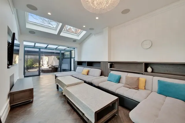 Belton Road, London, NW2, photo 1