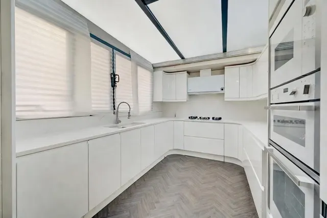 Belton Road, London, NW2, photo 2