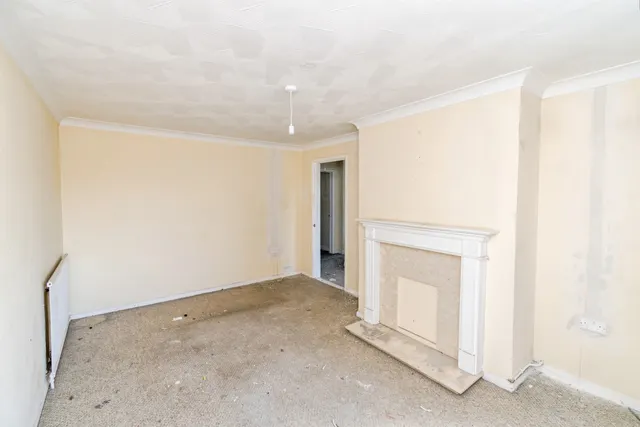 Photo 3 — Swaythling Road, West End, Southampton