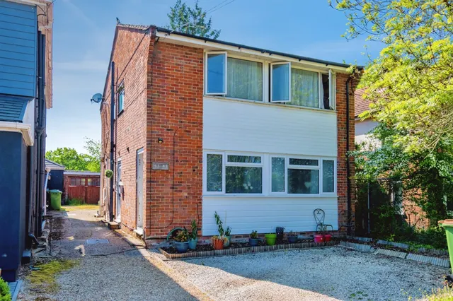 Swaythling Road, West End, Southampton, photo 1