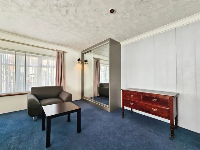 St. Marys Crescent, Stanwell, TW19, photo 3
