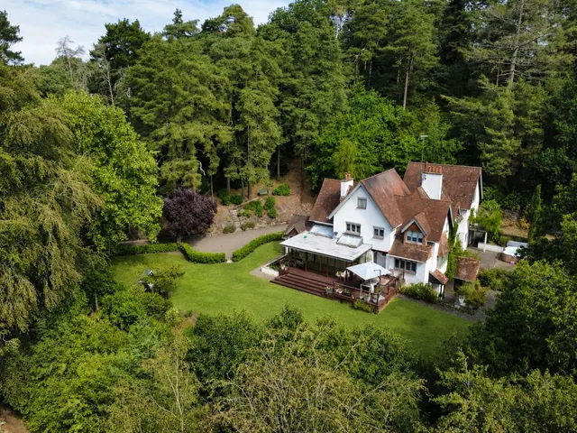 Beech Avenue, Lower Bourne, GU10, photo 1
