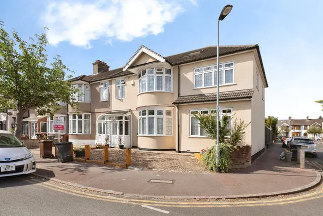 Stratton Drive, Barking, photo 1