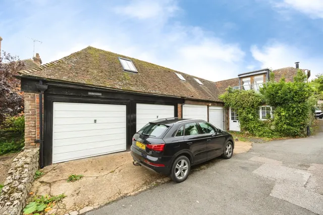Hillside Street, Hythe, photo 1