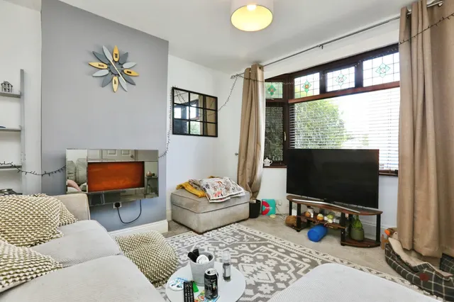 Photo 2 — Crescent Road, Fareham