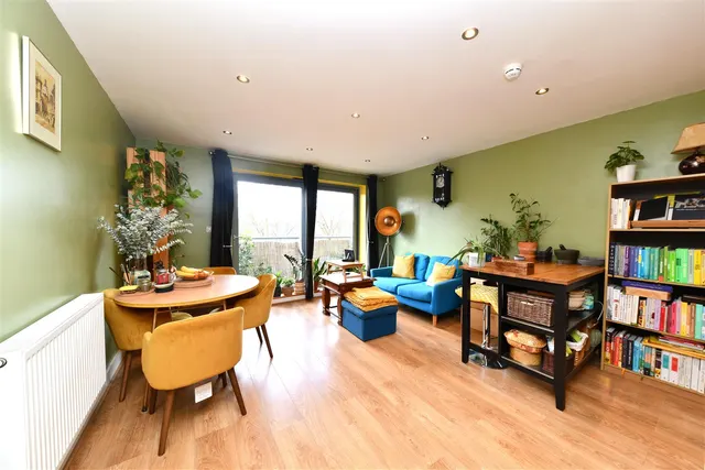 Photo 2 — Woolners Way, Stevenage, SG1 3BT