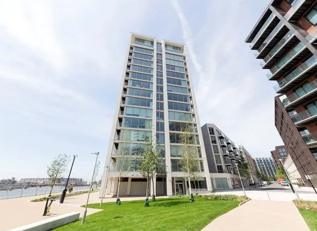 Admiralty Avenue, Royal Wharf, E16, photo 1