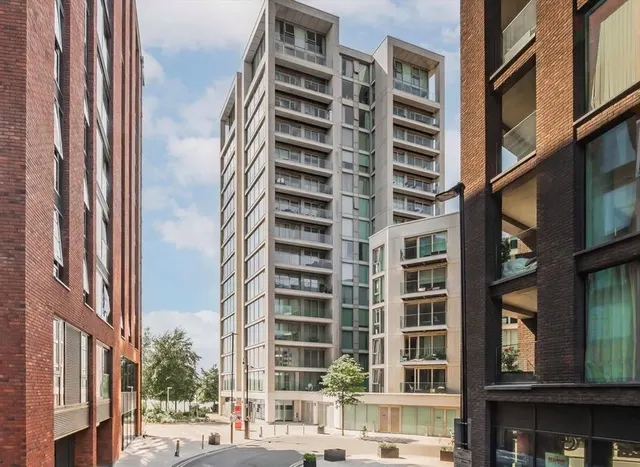 Admiralty Avenue, Royal Wharf, E16, photo 1