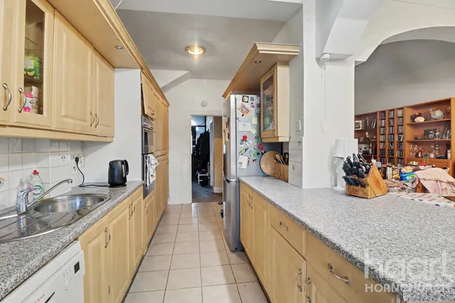 Crystal Avenue, Hornchurch, RM12, photo 3