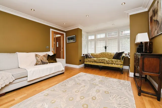 Photo 2 — Ashford Avenue, Brentwood, Essex, CM14