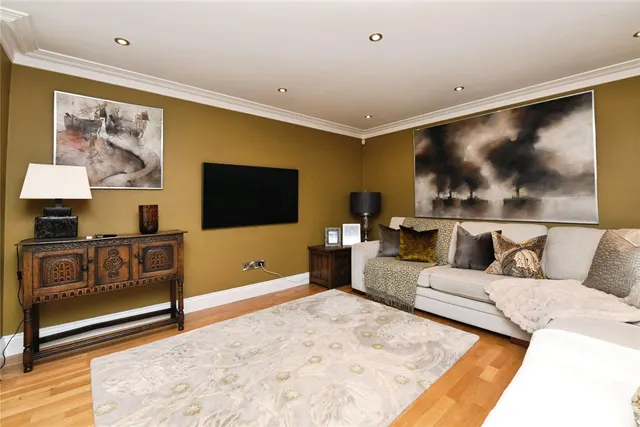 Photo 3 — Ashford Avenue, Brentwood, Essex, CM14