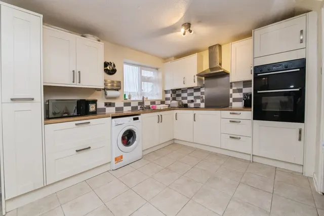 Photo 2 — Cameron Close, Tiverton