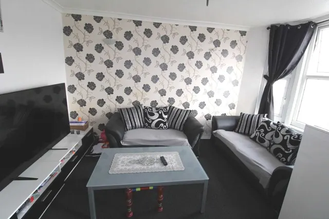 Photo 3 — Kitchener Road, High Wycombe, HP11 2SW