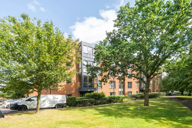 Fowler Way, Blenheim House, UB10, photo 1