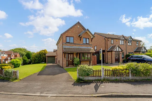 Bexhill Drive, Leigh, Leigh, WN7 5TF, photo 1