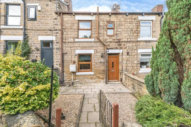 The Combs, Dewsbury, WF12, photo 1