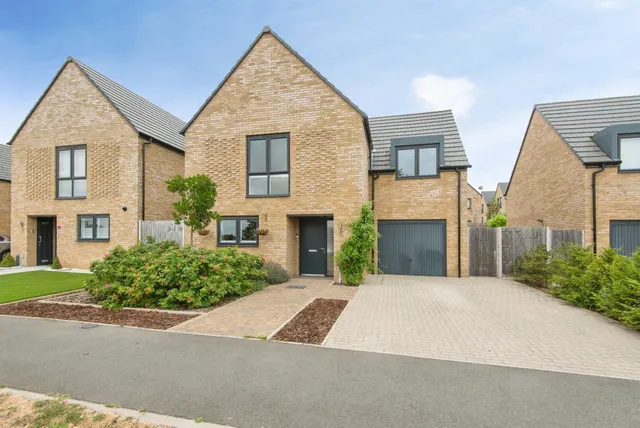 Larwood Drive, Stevenage, photo 1