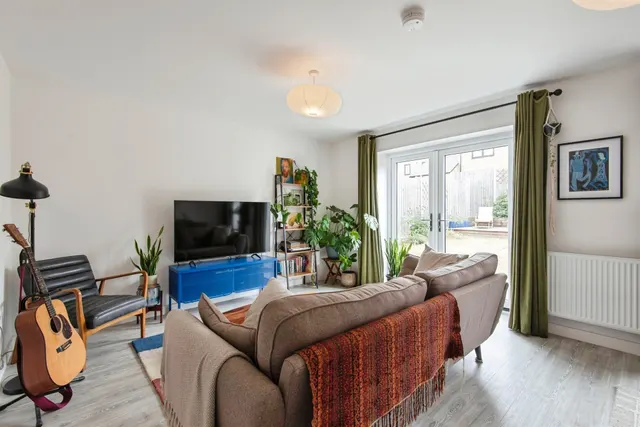 Photo 3 — Larwood Drive, Stevenage