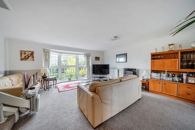 Photo 3 — Springpark Drive, Beckenham, BR3