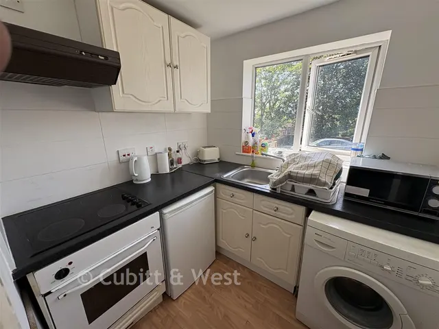Parry Road, London, SE25, photo 2