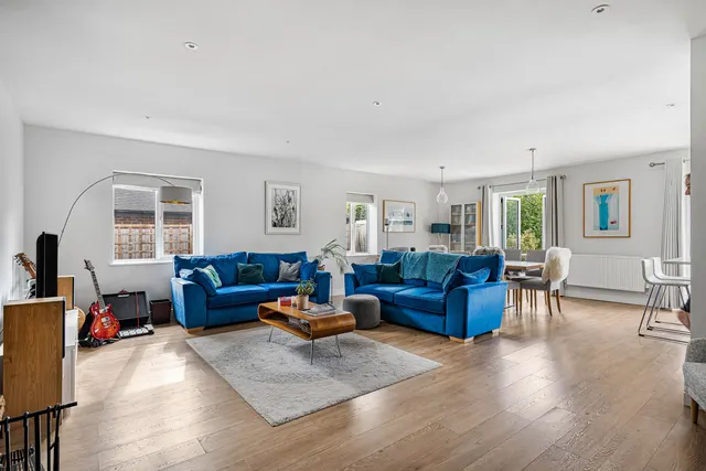 Farnham Road, Holt Pound, GU10, photo 2