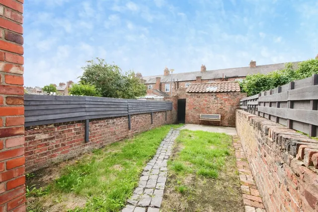 Photo 2 — Field View, York