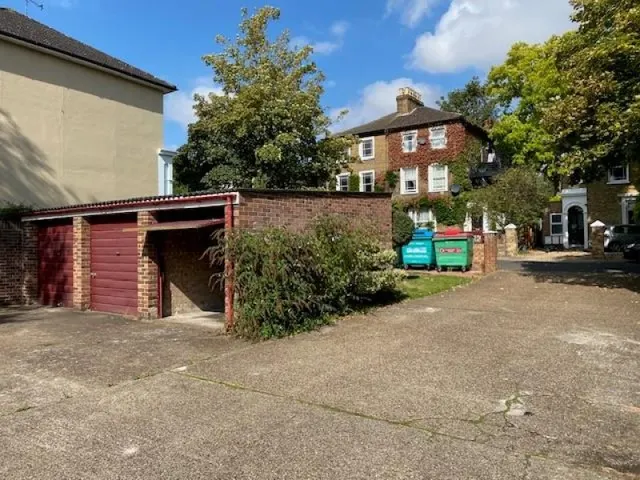 Photo 2 — Hawfield Court, Isleworth