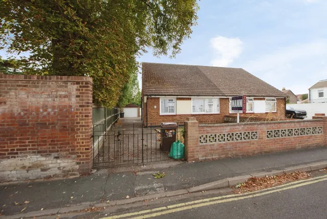 Queens Road, Gosport, PO12, photo 1