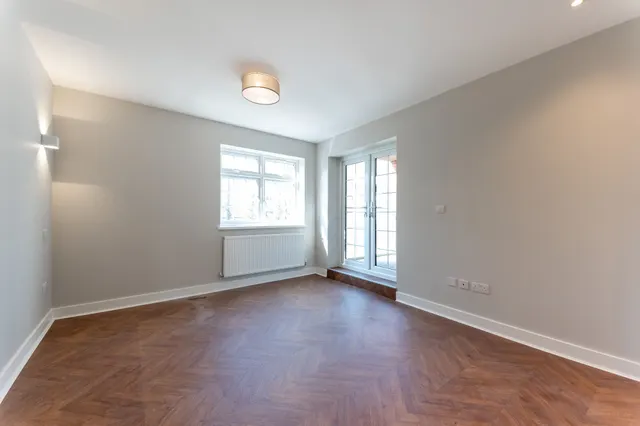 Shepperton, TW17, photo 2