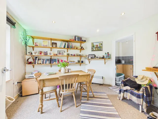 Photo 2 — Hendra Close Stithians, Truro